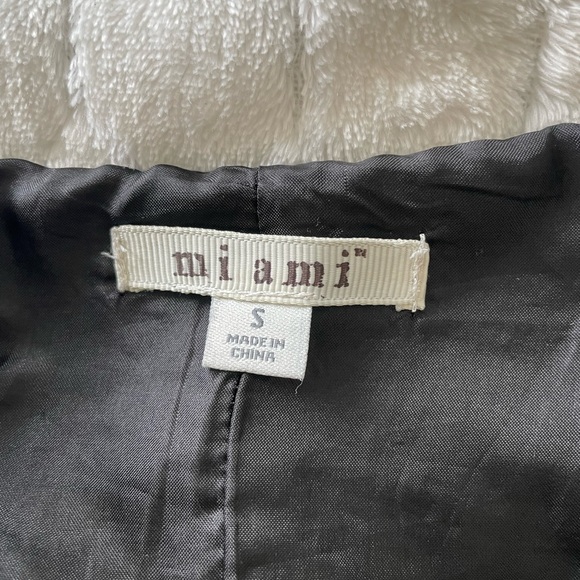 Beautiful mini skirt with stitching details - Picture 4 of 4